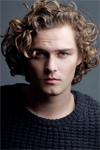 Finn Jones filmy, zdjęcia, biografia, filmografia | Kinomaniak.pl