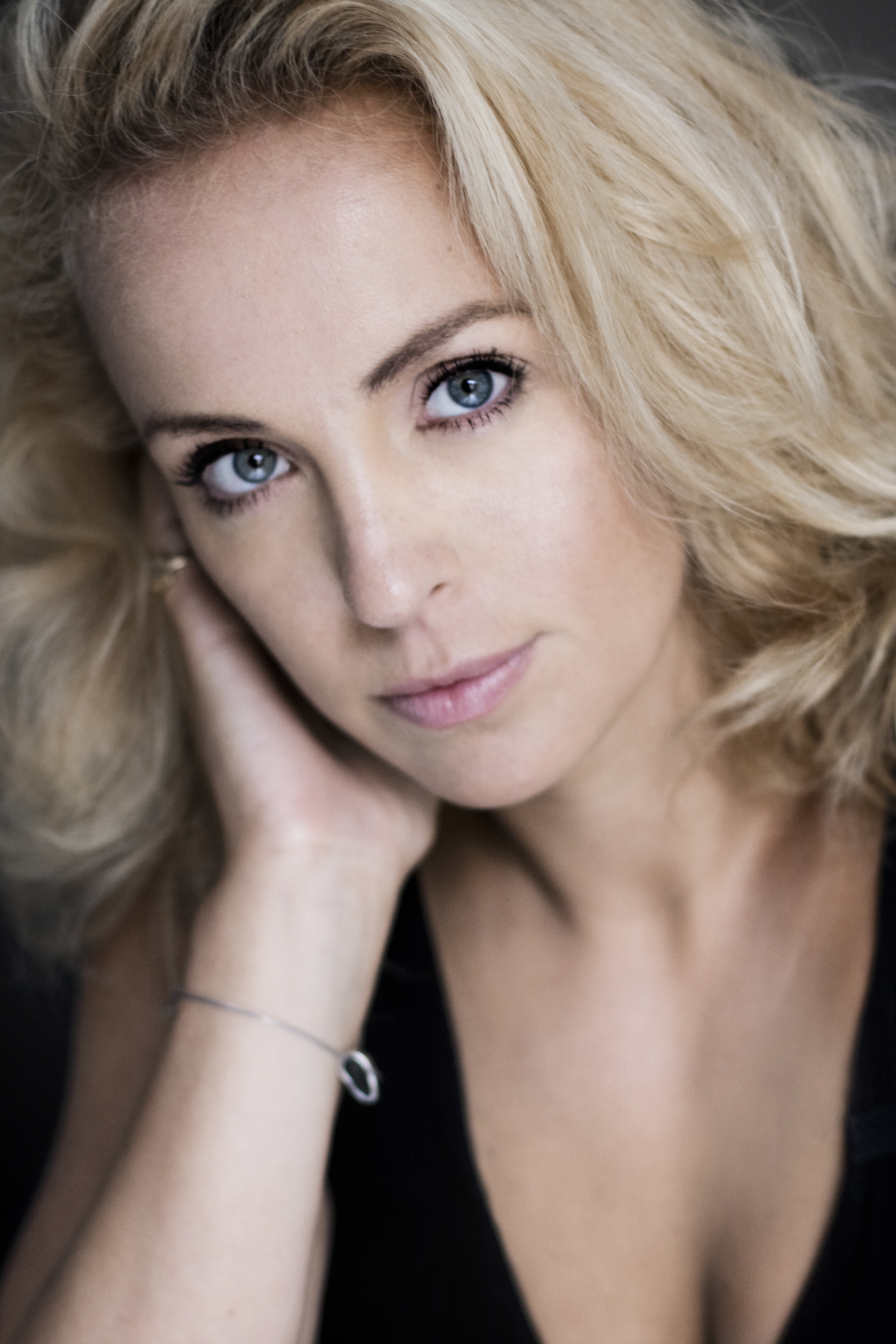 Julie R. Ølgaard filmy, zdjęcia, biografia, filmografia | Kinomaniak.pl