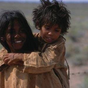 Polowanie na króliki/ Rabbit-proof fence(2002) - zdjęcia, fotki | Kinomaniak.pl