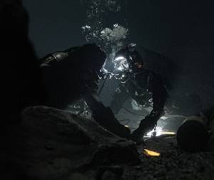 Pod powierzchnią/ Breaking surface(2020) - zdjęcia, fotki | Kinomaniak.pl
