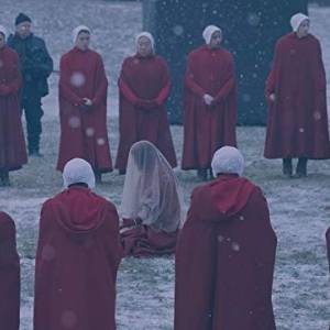 Opowieść podręcznej/ The handmaid's tale(2017) - zdjęcia, fotki | Kinomaniak.pl